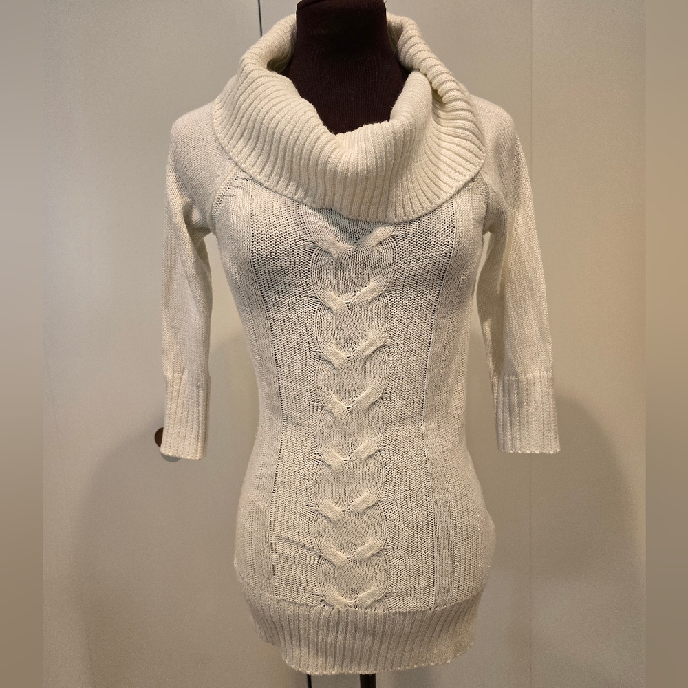 ❄️XOXO Size Small Cowl Neck Ivory Tunic Sweater with Metallic Shimmer
